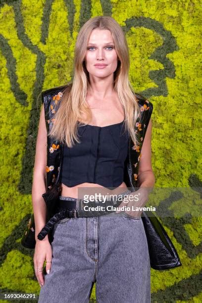 toni garrn nue|11,033 Toni Garrn Photos & High Res Pictures